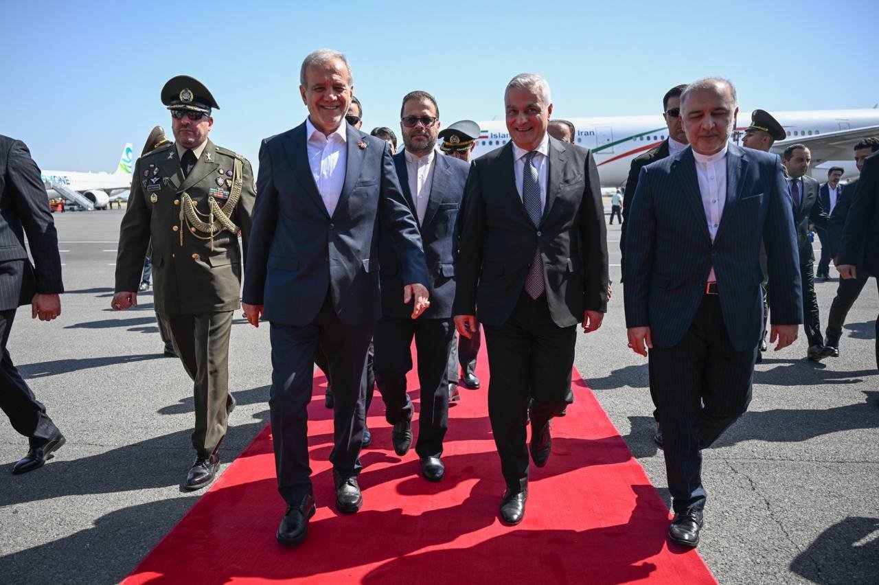 Փոխվարչապետ Մհեր Գրիգորյանը «Զվարթնոցում» դիմավորել է Իրանի նախագահին