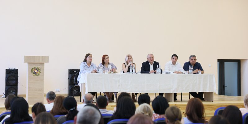 700 դպրոցներ ստացել են ԲՏՃՄ լաբորատորիաներ. Արարատի մարզից մեկնարկել են օգոստոսյան խորհրդակցությունները