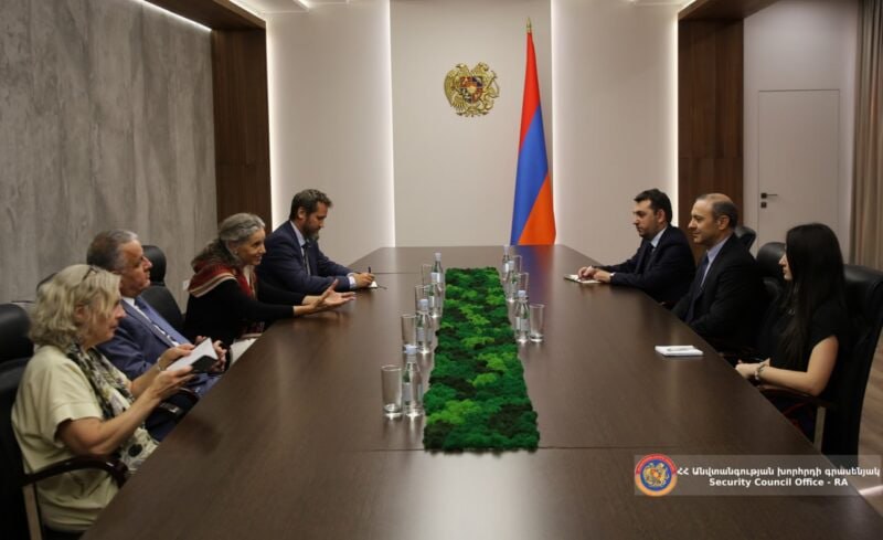 Արմեն Գրիգորյանը ԵՄ ներկայացուցչի հետ քննարկել է Վաշինգտոնում ստորագրված հռչակագիրը