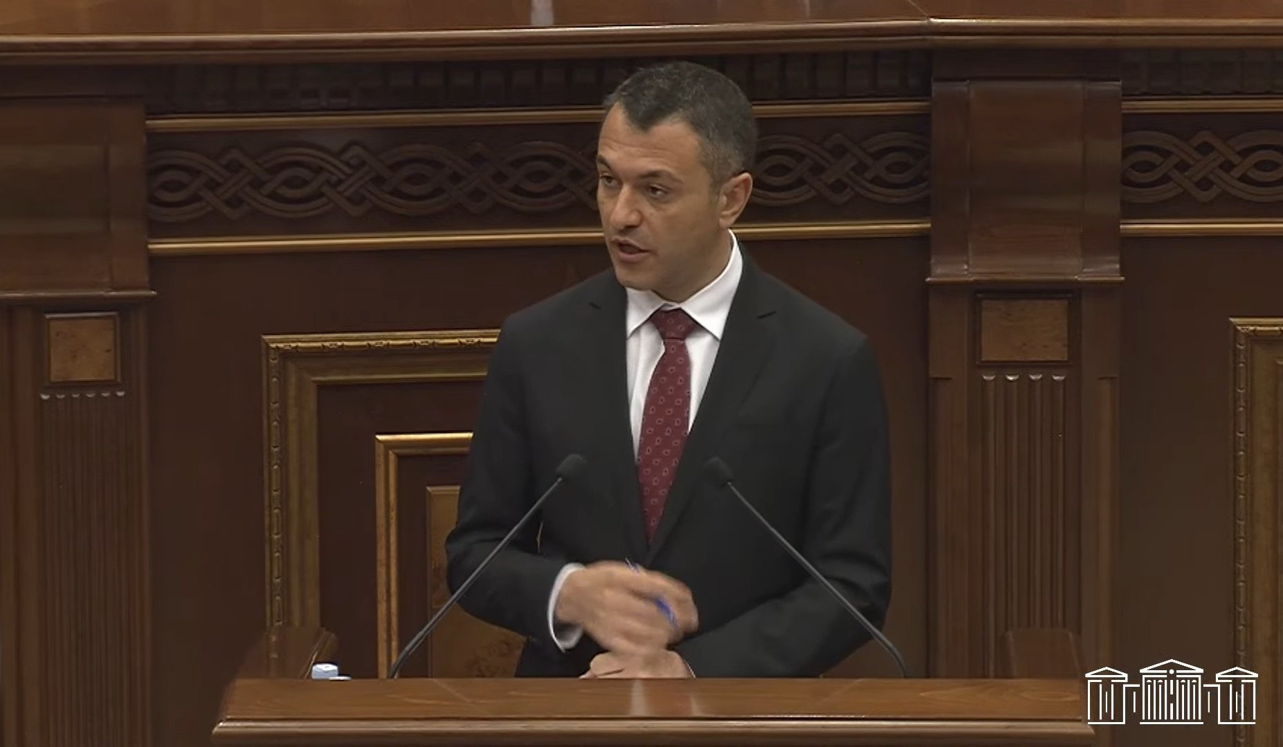 Ռիելթոր աշխատելու համար պարտադիր կլինի բարձրագույն կրթություն ունենալը. Սուրեն Թովմասյանը մանրամասնում է