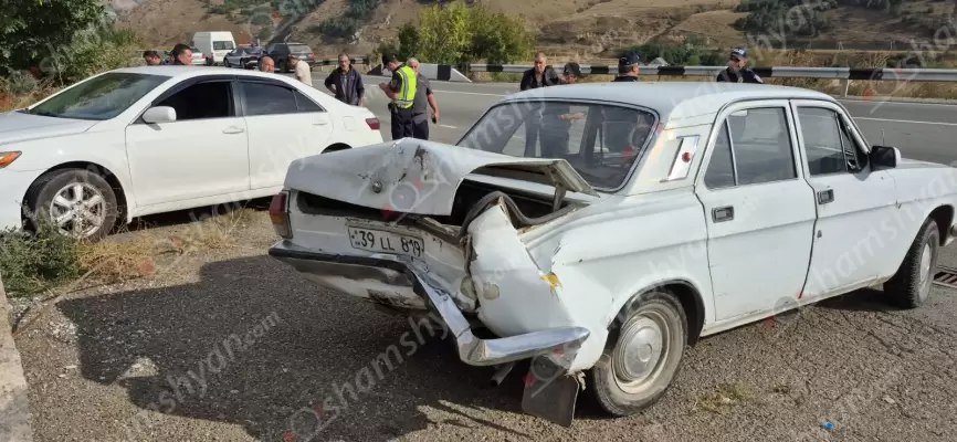 Ավտովթար. Վանաձոր-Սպիտակ ավտոճանապարհին բախվել են «Ford Transit»-ը և «ԳԱԶ 24 10»-ը․ կա վիրավոր