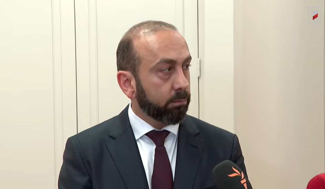 У нас здесь нет взаимопонимания: Мирзоян о требовании Азербайджана изменить Конституцию Армении