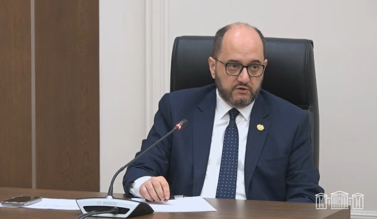 Осуждаю публикацию и распространение: Араик Арутюнян о видеоролике, связанном с архиепископом Аршаком Хачатряном